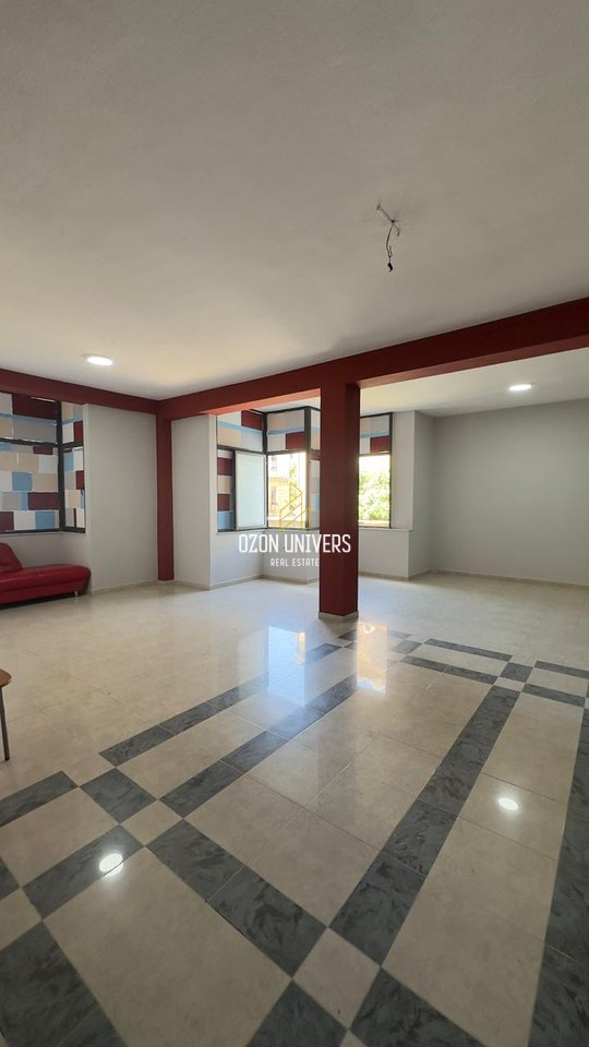 Ambient biznesi për qira tek Rruga e Kavajës, Qendër!