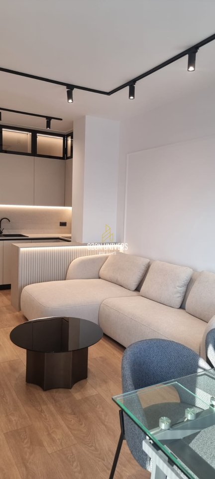 Apartament 1+1 me parkim për qira, tek UET Porcelan!