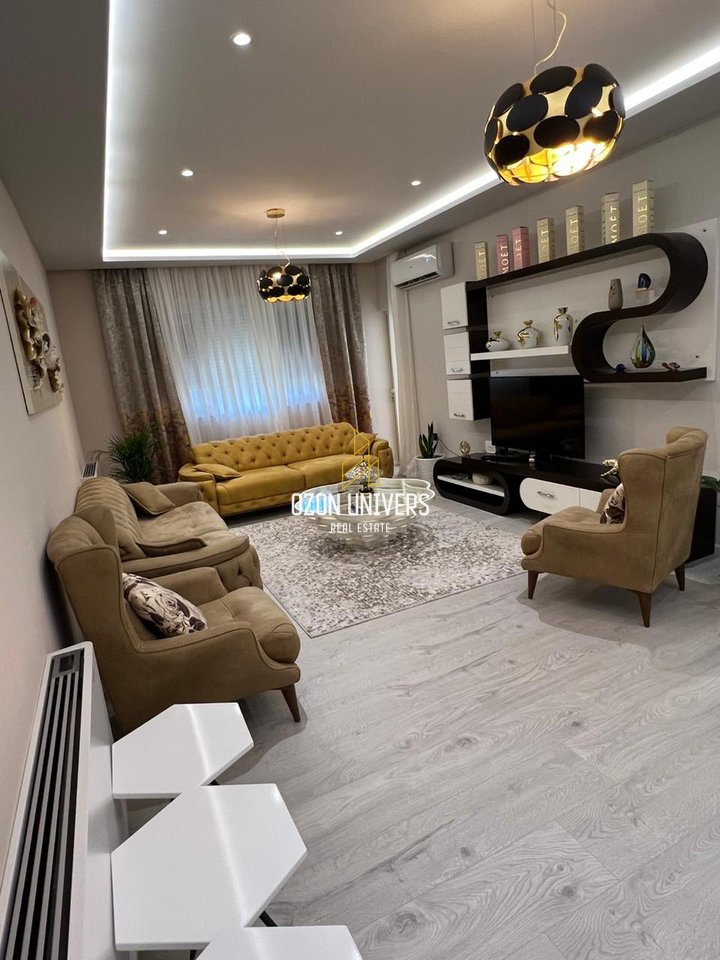 Appartamento 2+1+2 con parcheggio, vicino al Lago di Tirana!