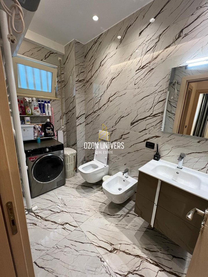 Appartamento 2+1+2 con parcheggio, vicino al Lago di Tirana!