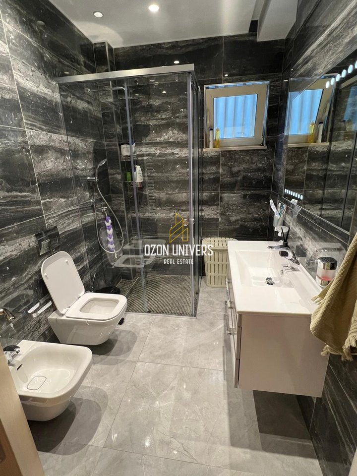 Appartamento 2+1+2 con parcheggio, vicino al Lago di Tirana!