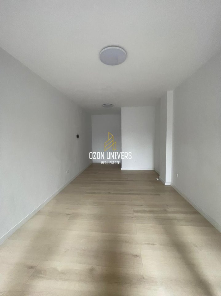 Business premises for sale, behind Globe!