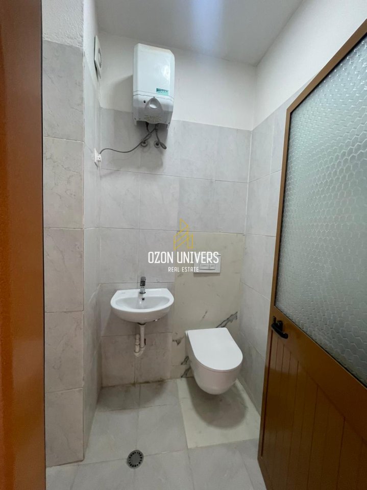 Business premises for sale, behind Globe!