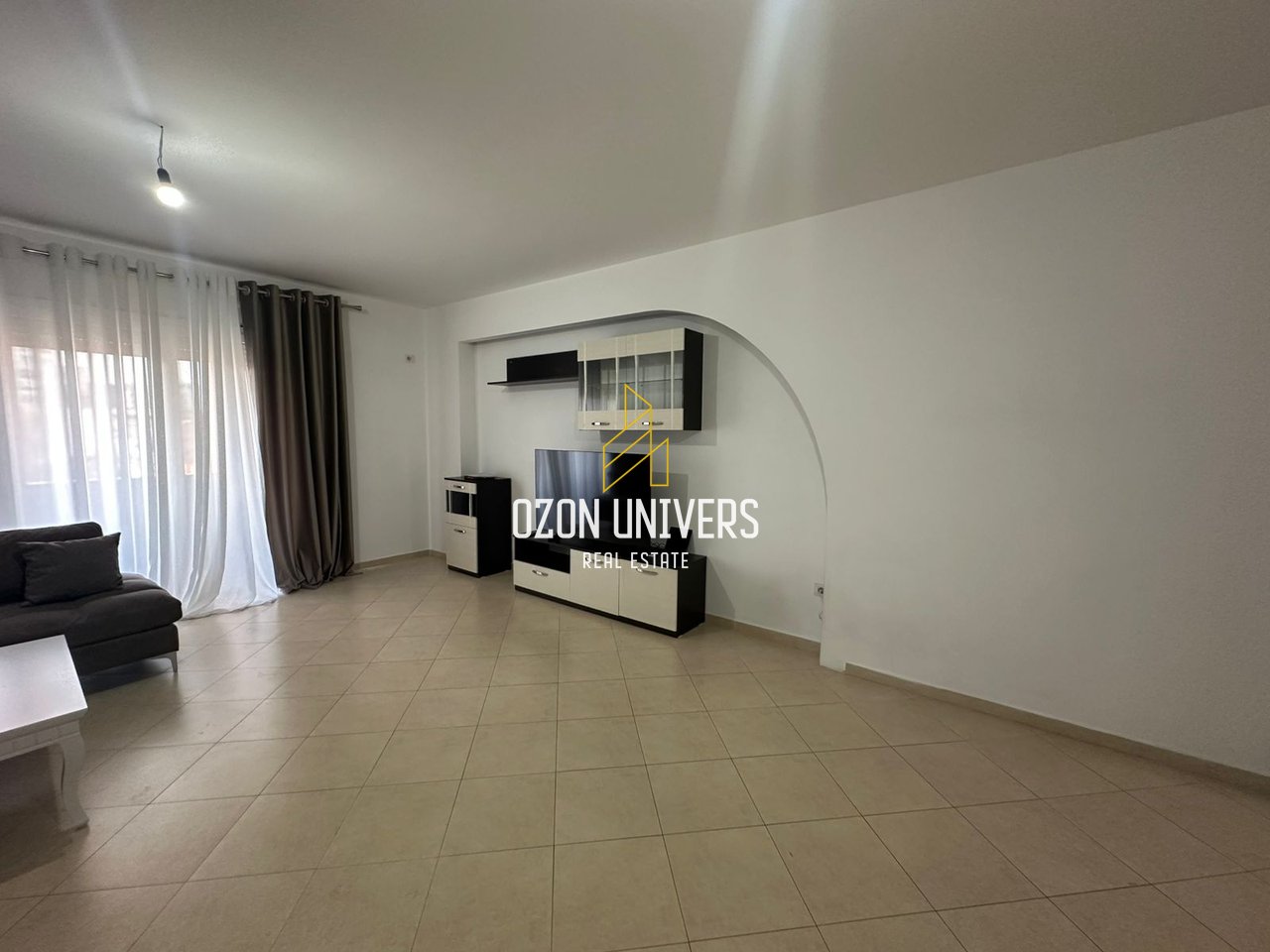 Apartament 3+1+2 me 2 poste parkimi, tek 5 Maji!