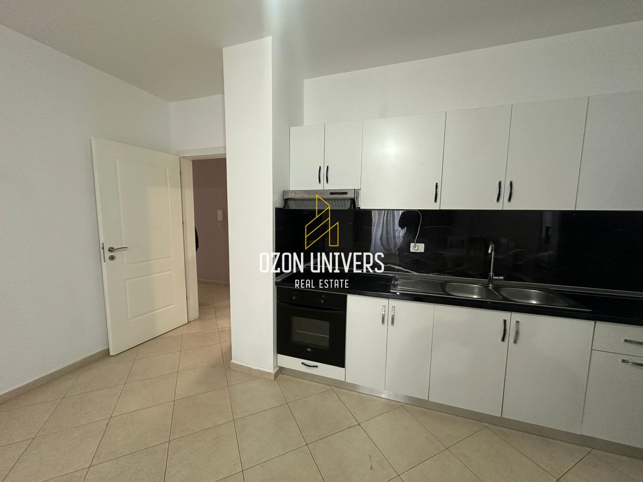 Apartament 3+1+2 me 2 poste parkimi, tek 5 Maji!