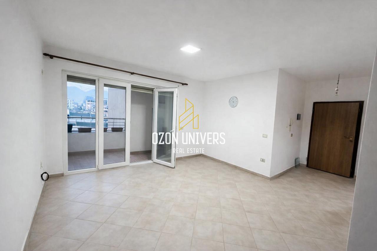 Appartamento 2+1+2 in affitto per abitazione o attività commerciale, ad Astir vicino al Oslo Bar!