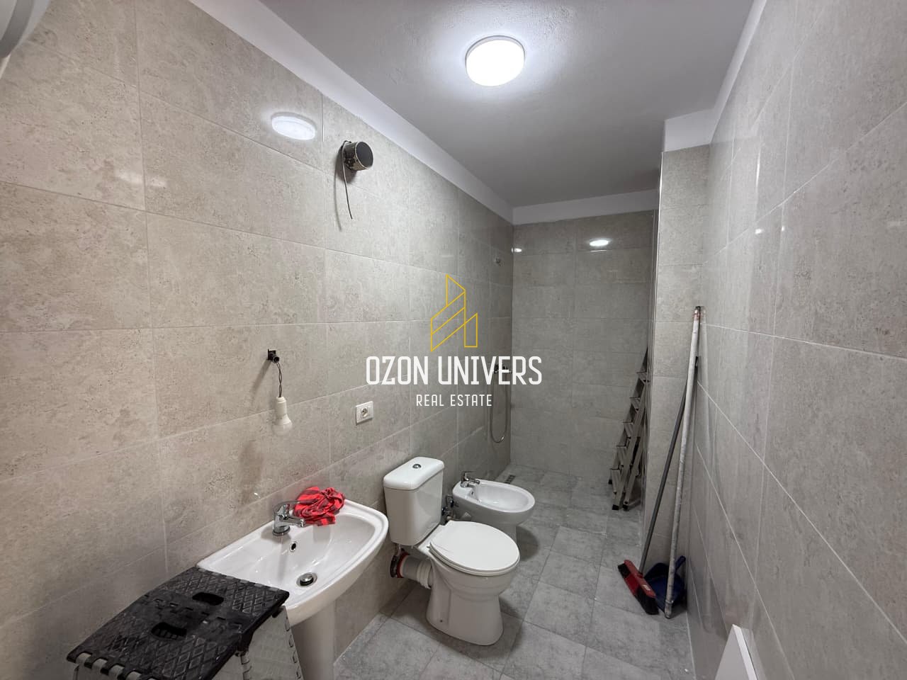 Apartament 2+1+2 për Qira tek Rruga e Qelqit, Kombinat!