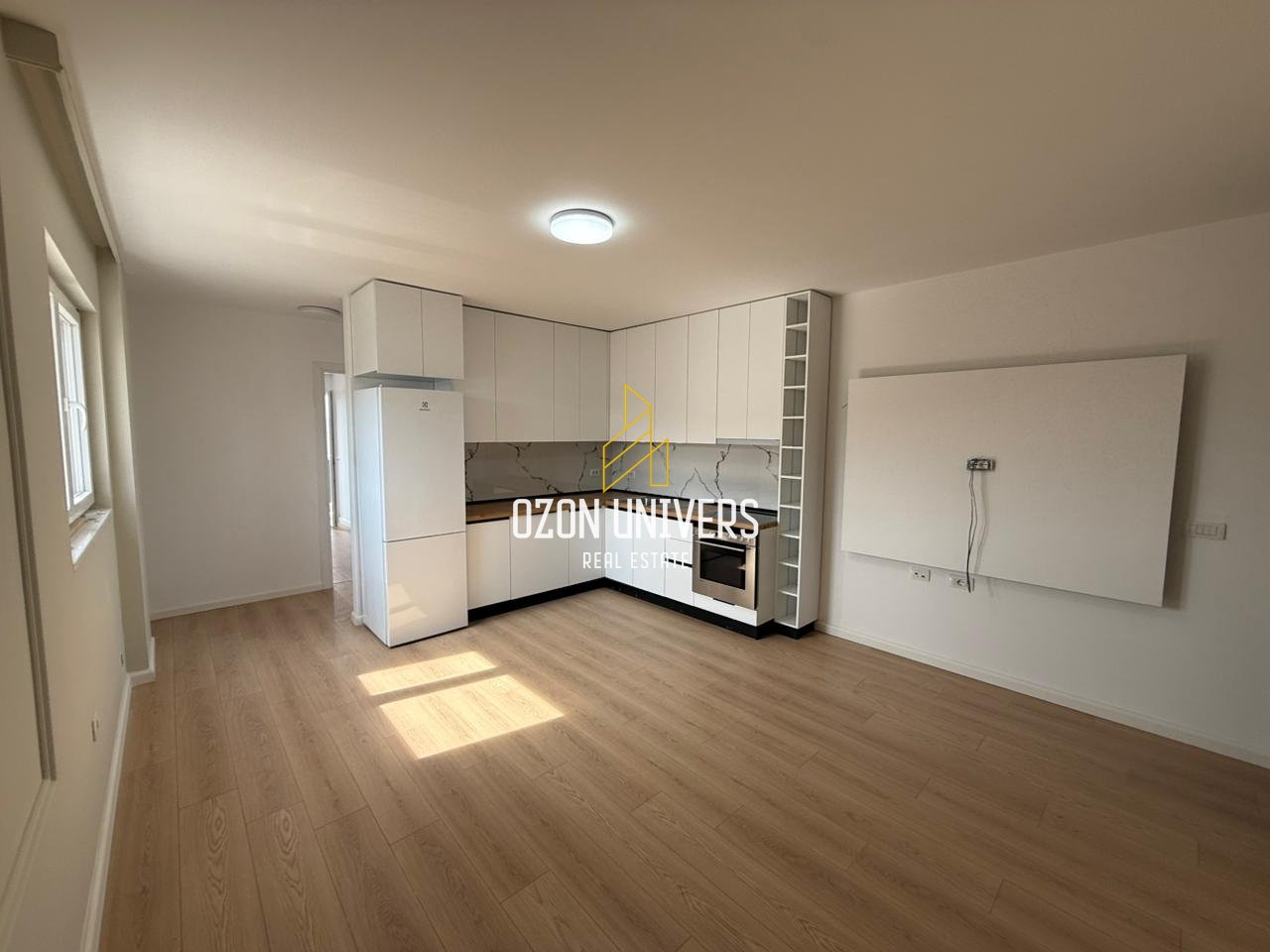 Apartament 2+1 për Qira tek Rruga e Qelqit, Kombinat!