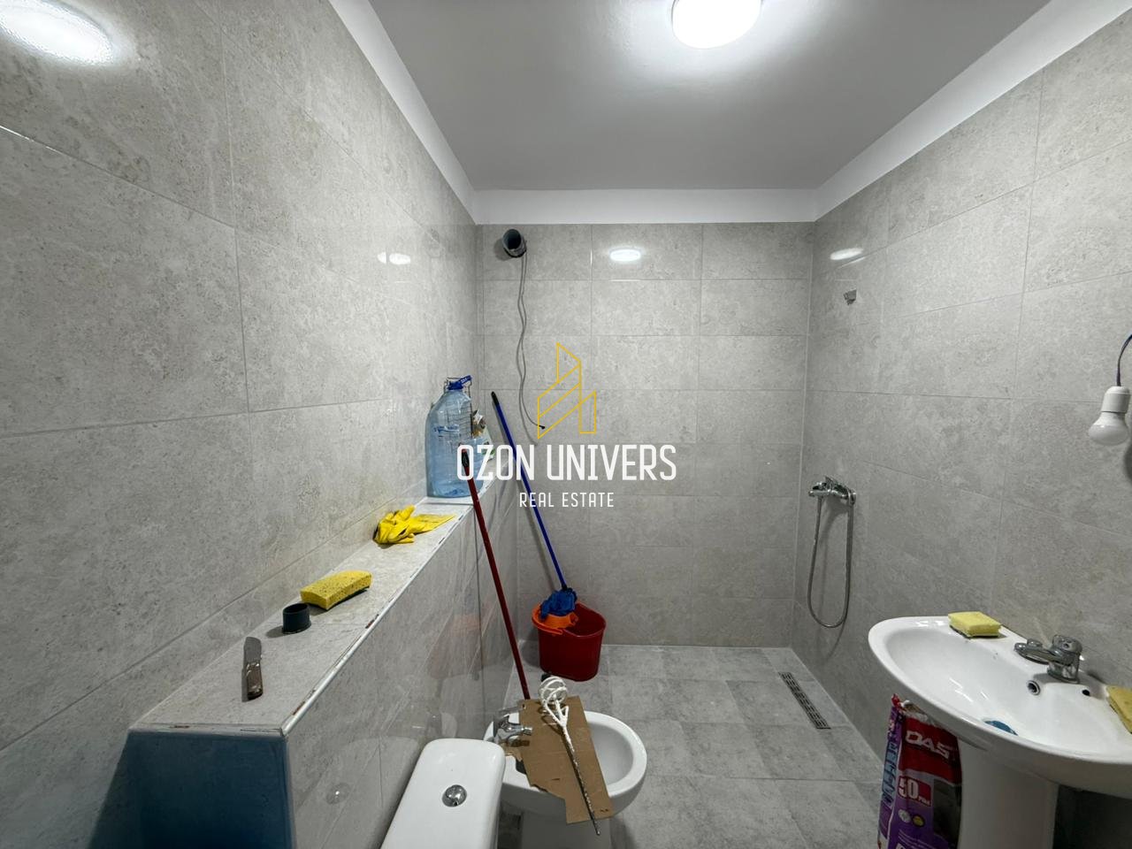 Apartament 2+1 për Qira tek Rruga e Qelqit, Kombinat!