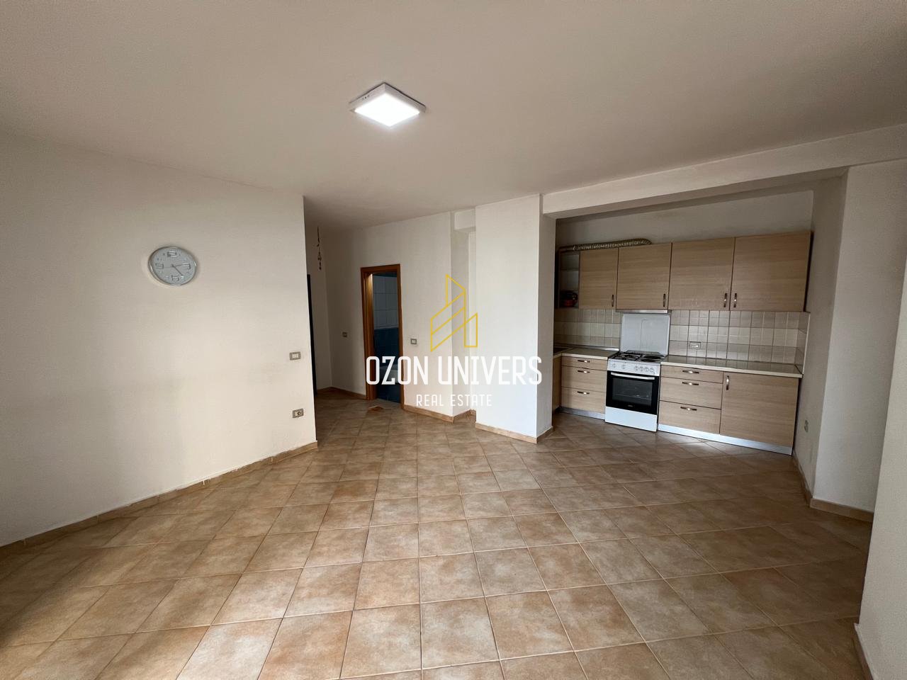 Apartament 2+1+2 me qira per banim ose biznes, në Astir pranë Oslo Bar!