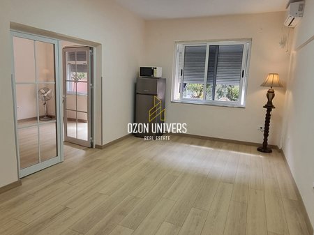 Appartamento 1+1 in affitto per attività commerciale o abitazione, vicino a Caffè Flora, Centro!