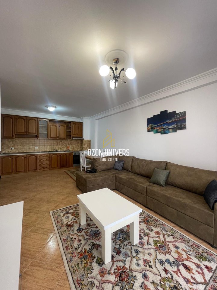 Apartament 2+1+2 për qira, tek Komuna e Parisit!