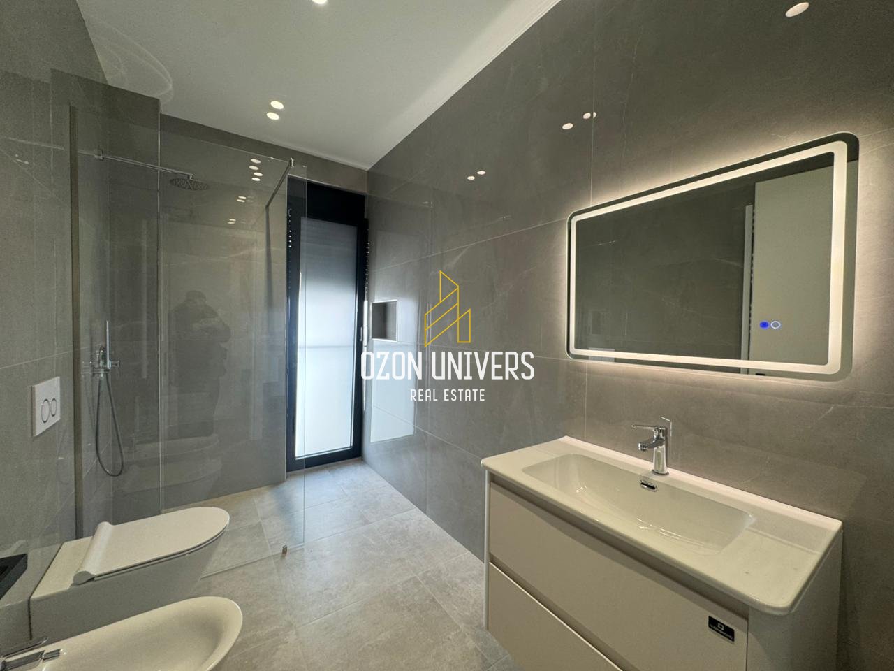 Vilë moderne për qira pranë TEG!