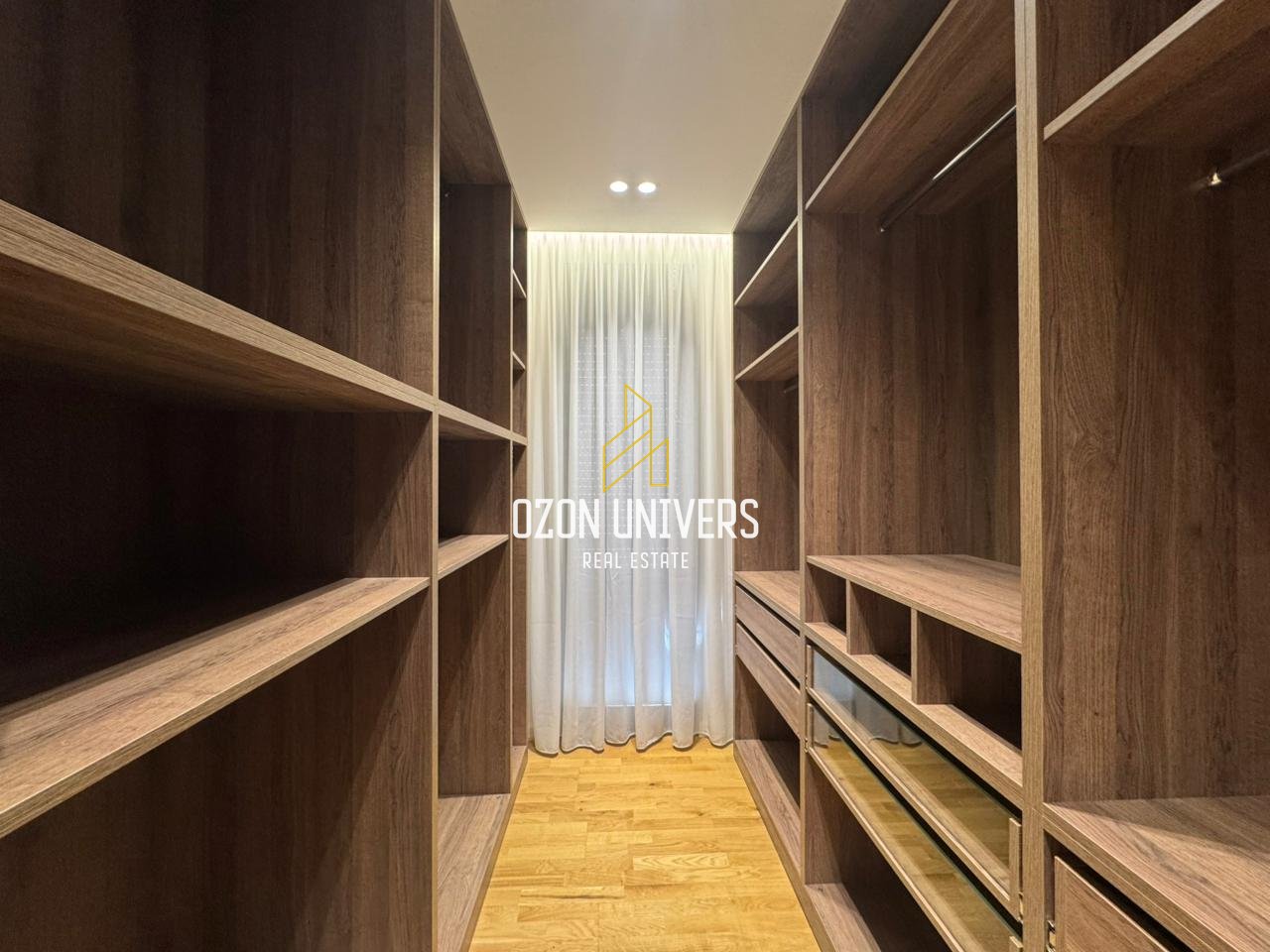 Vilë moderne për qira pranë TEG!