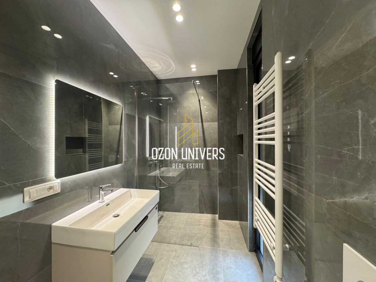 Vilë moderne për qira pranë TEG!