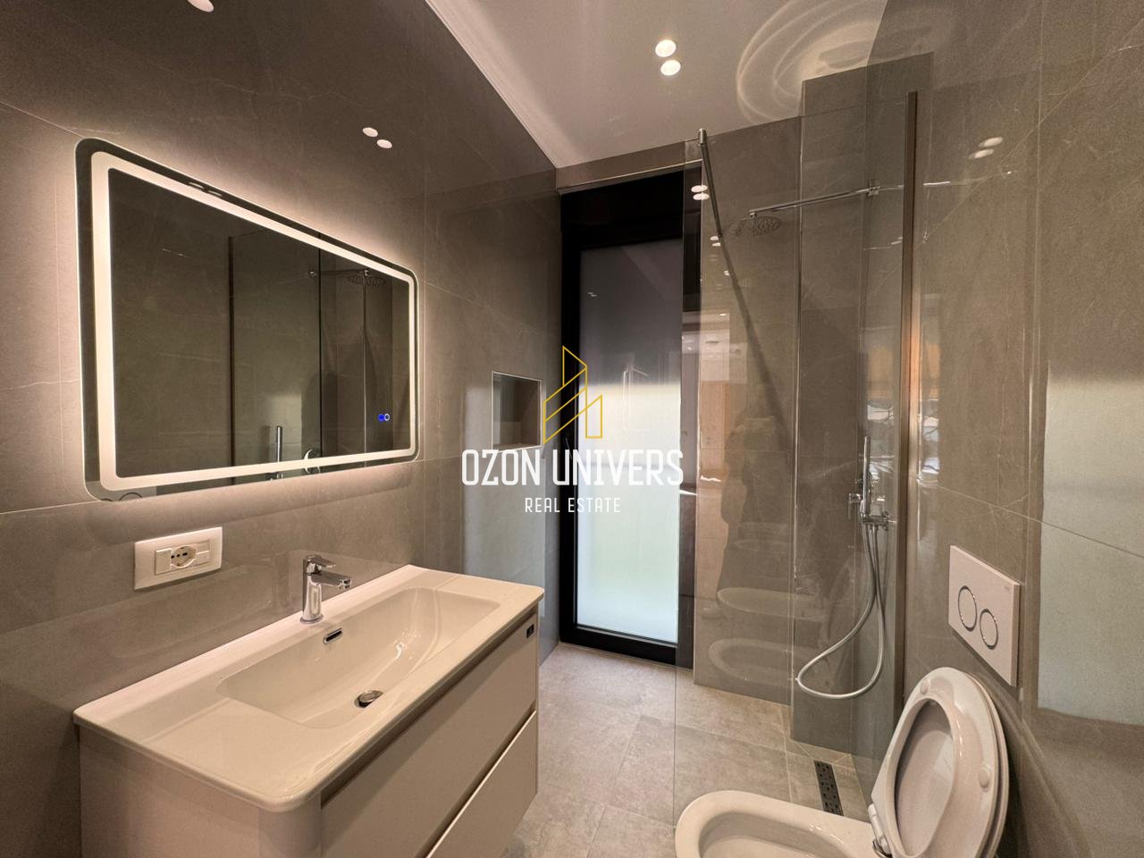 Vilë moderne për qira pranë TEG!