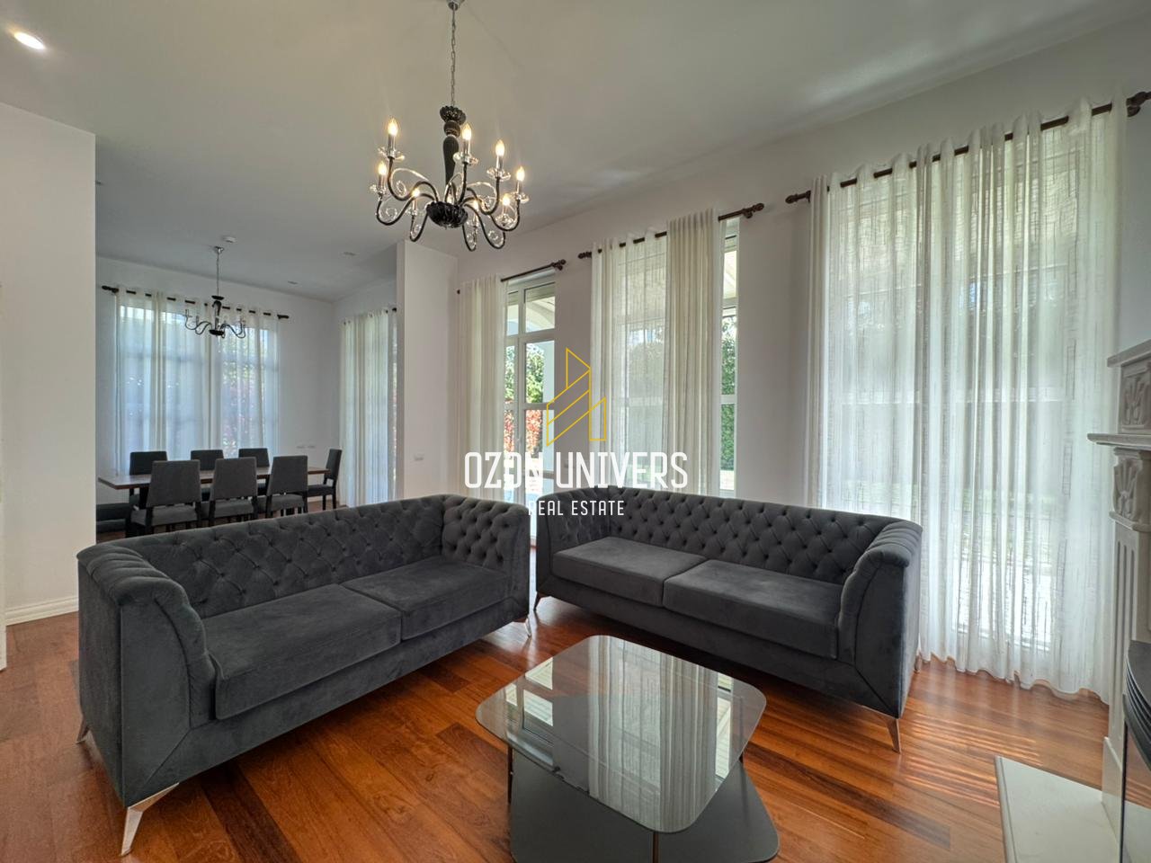 Modern villa for rent at Rolling Hills!