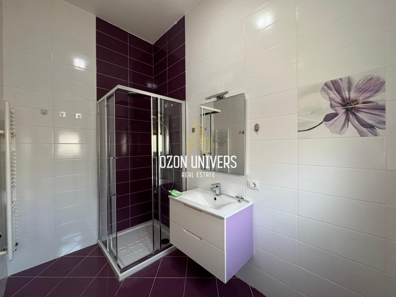 Modern villa for rent at Rolling Hills!