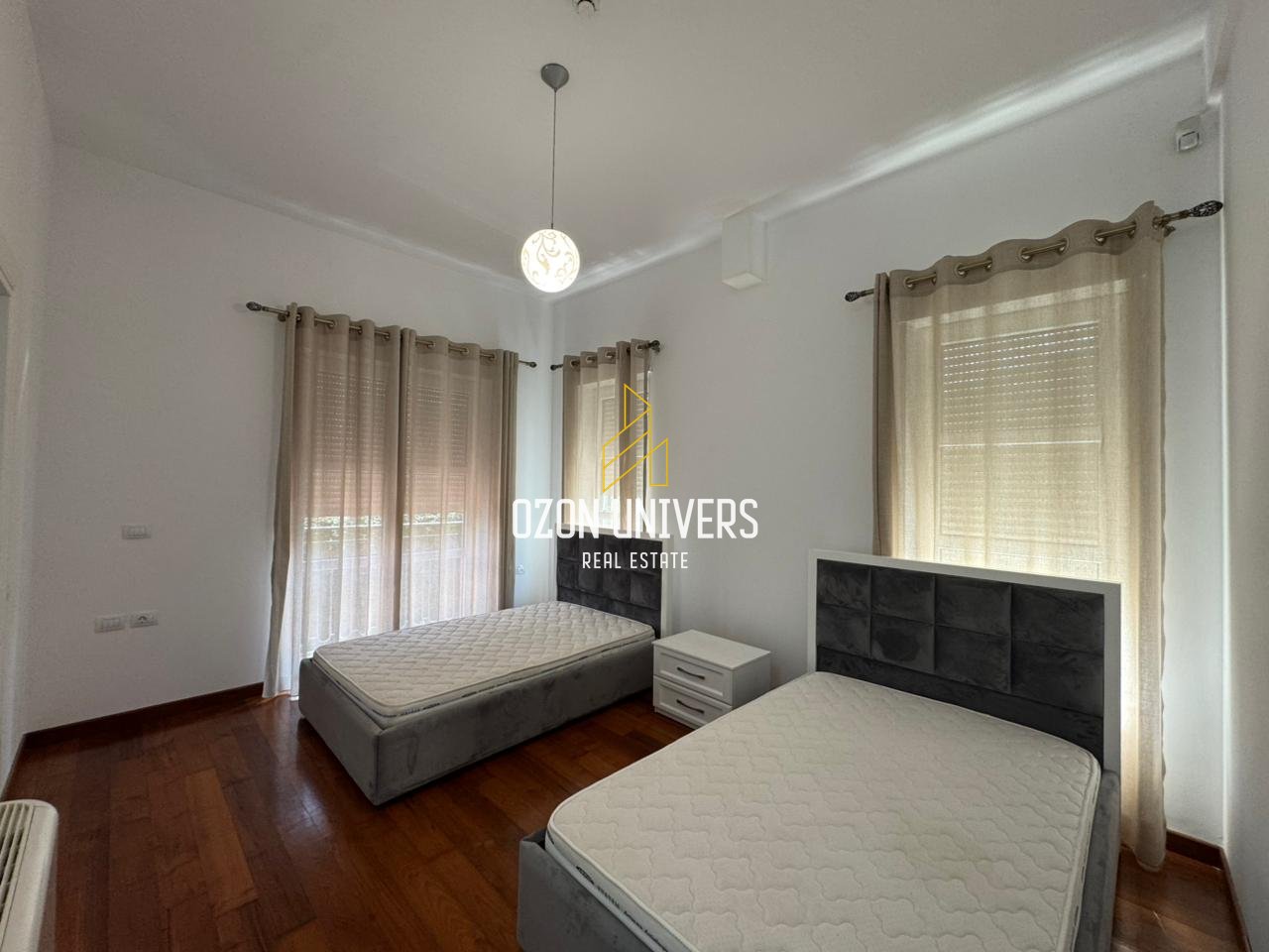 Modern villa for rent at Rolling Hills!