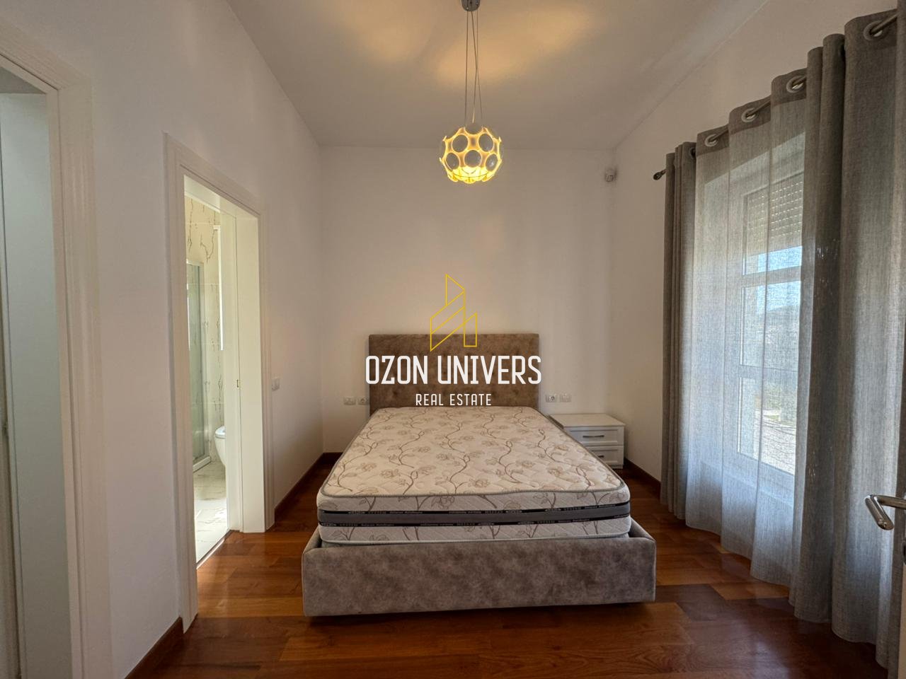 Modern villa for rent at Rolling Hills!