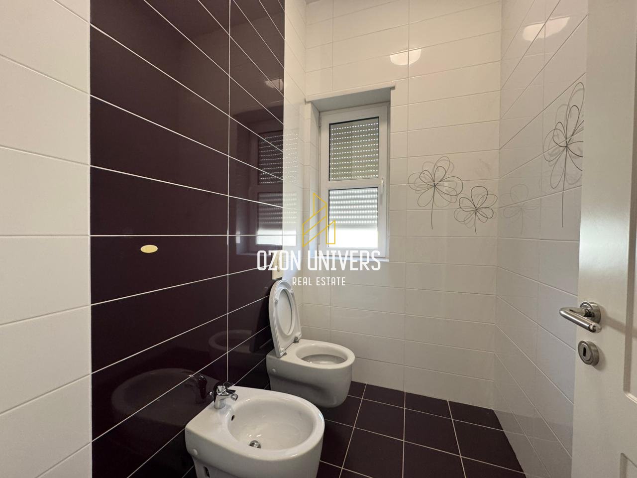 Modern villa for rent at Rolling Hills!