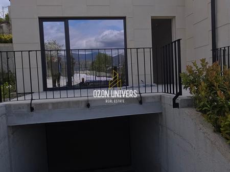 Vilë moderne për shitje, tek Liqeni i Thatë!