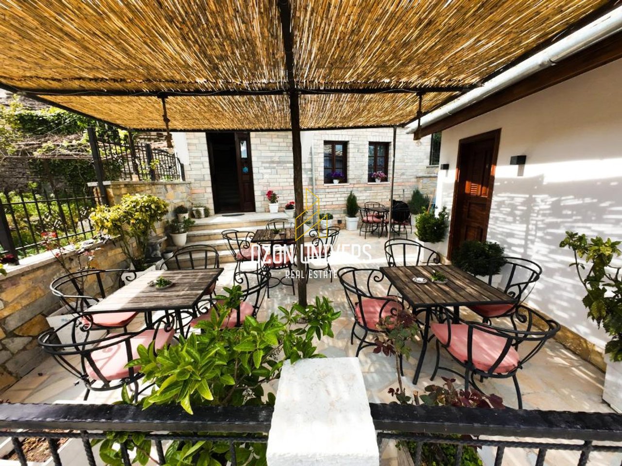 Hotel për shitje ose qira, në Gjirokastër!