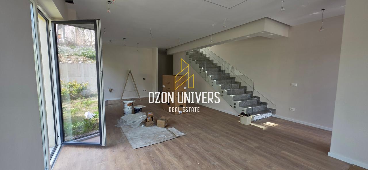 Vilë moderne për shitje, tek Liqeni i Thatë!