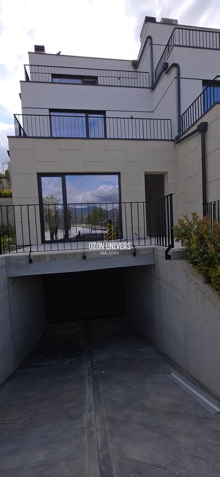 Vilë moderne për shitje, tek Liqeni i Thatë!