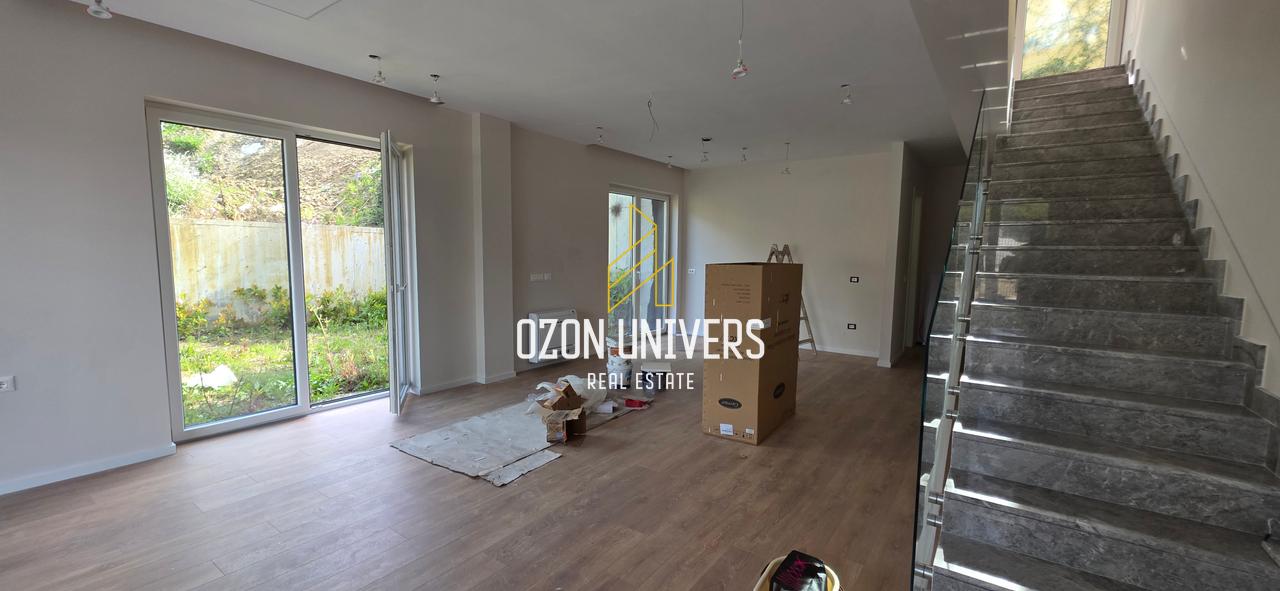 Vilë moderne për shitje, tek Liqeni i Thatë!