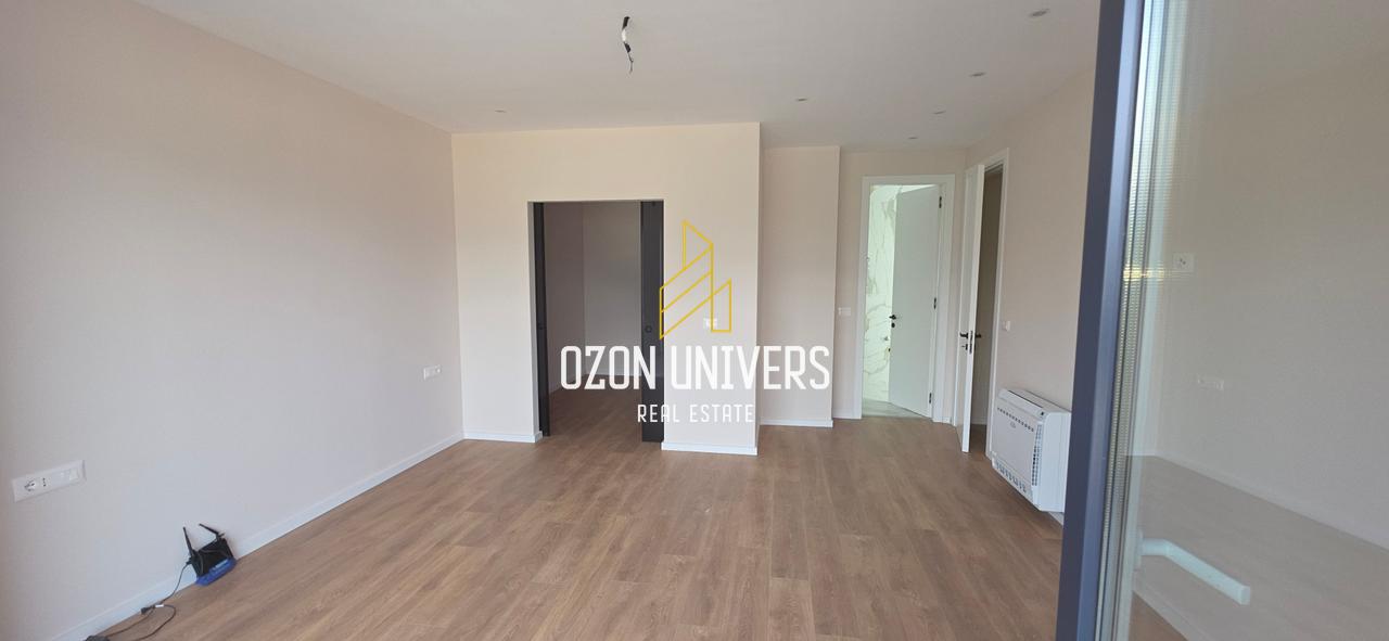 Vilë moderne për shitje, tek Liqeni i Thatë!