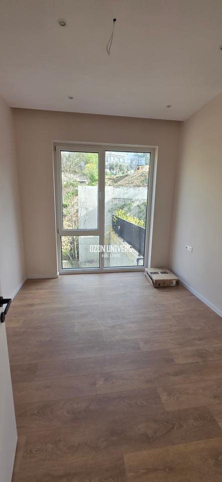 Vilë moderne për shitje, tek Liqeni i Thatë!