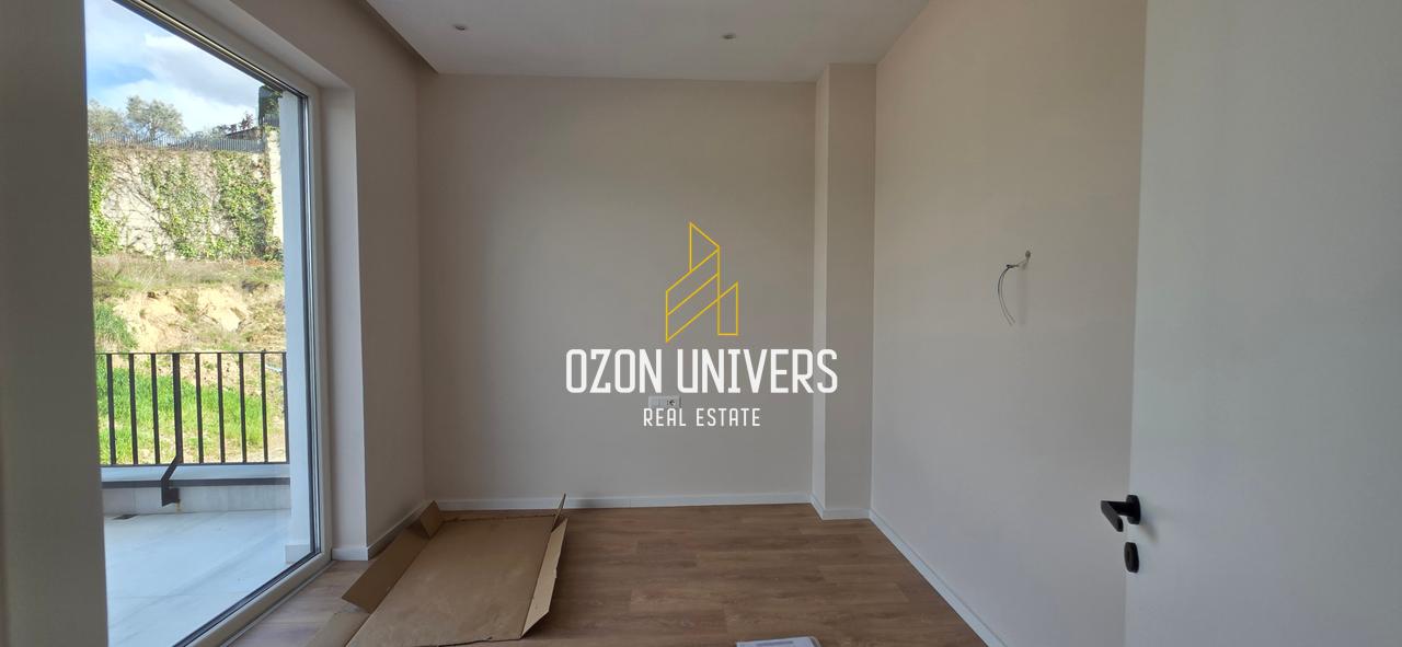 Vilë moderne për shitje, tek Liqeni i Thatë!