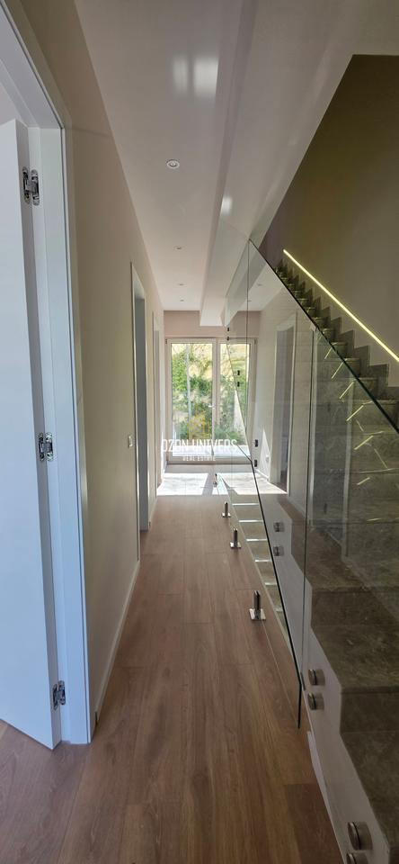 Vilë moderne për shitje, tek Liqeni i Thatë!