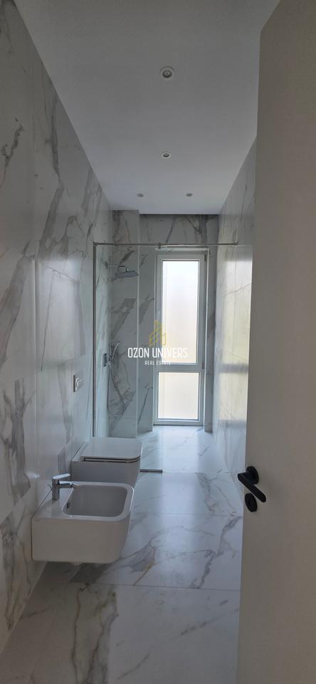 Vilë moderne për shitje, tek Liqeni i Thatë!