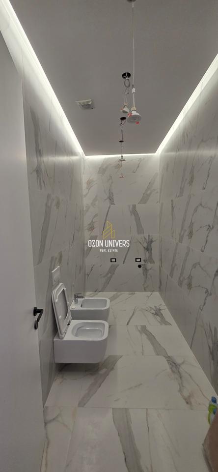 Vilë moderne për shitje, tek Liqeni i Thatë!