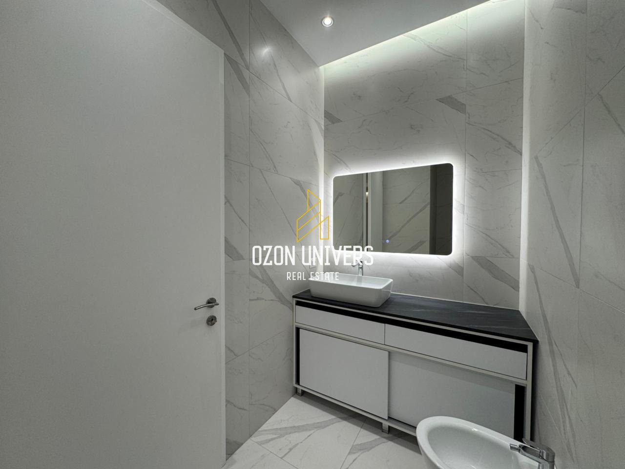 2+1 Apartment with Parking at Delijorgji Complex, Kavaja Street!