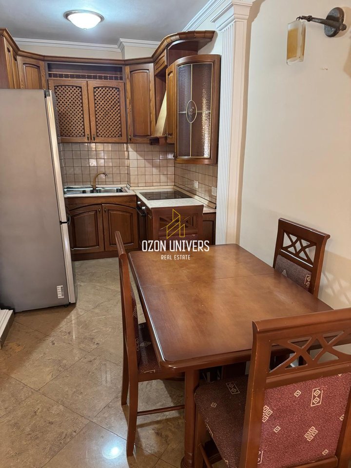 1+1 apartment for rent, Willson Square near the Albanian Post Office!