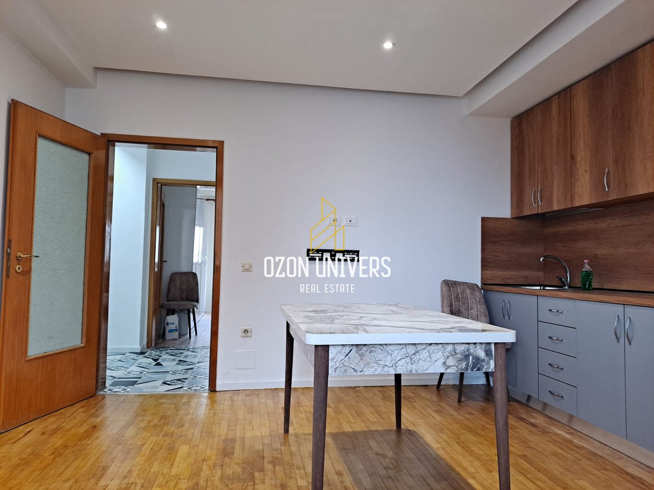 Apartament 2+1 për qira, tek Ish restorant Durrësi