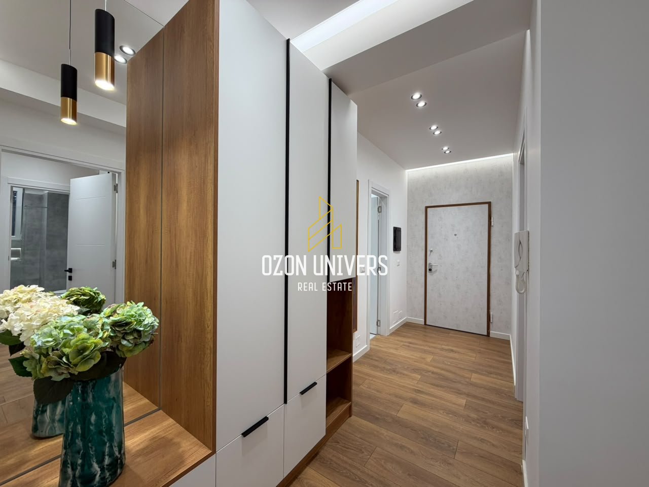 Appartamento 2+1 in vendita in Via Eduard Mano, Zoo!
