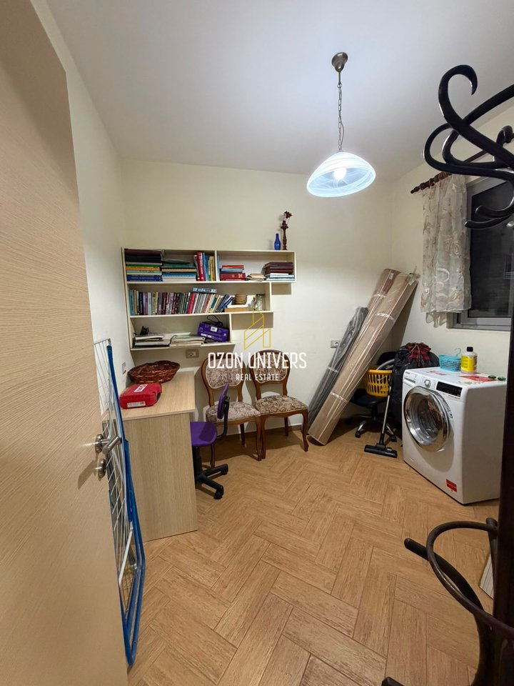 Apartament 3+1+2 për qira ( kat vile ), Laprakë, Rruga Dritan Hoxha.