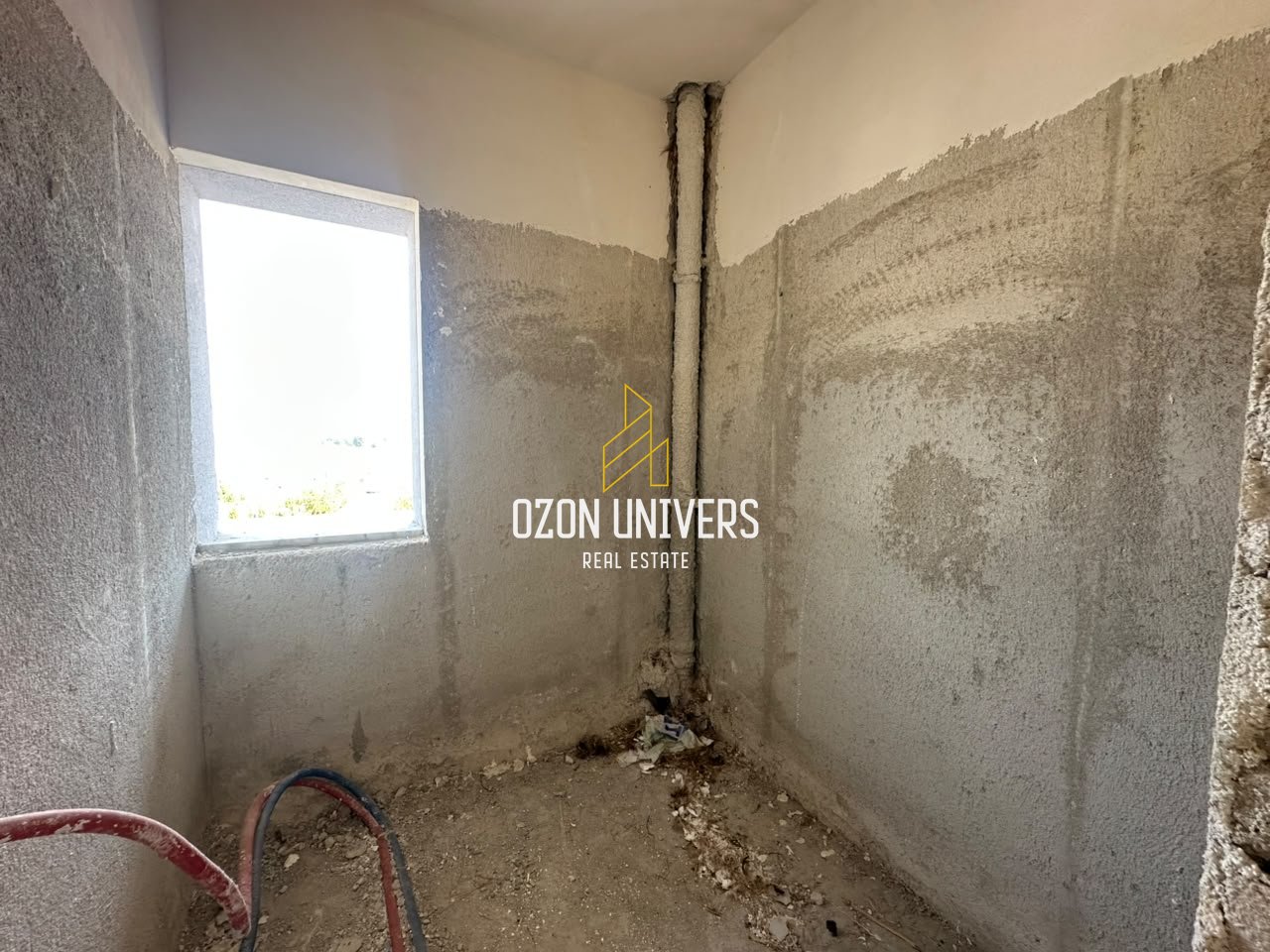 Jepet me qira godinë 4 katëshe+bodrum, pranë TopChannel, Kashar !