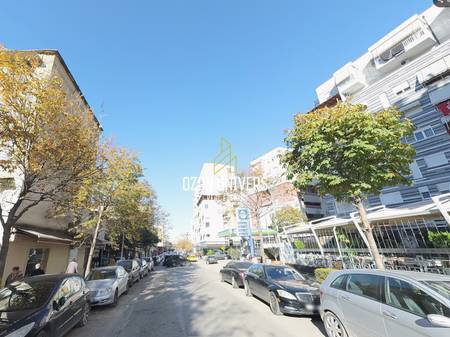 Locale commerciale in vendita, a Xhamllik!