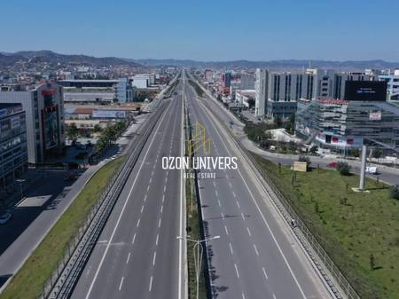 Godinë Multifunksionale në Shitje – Mëzez, në rrugë dytësore, pranë Vodafone!