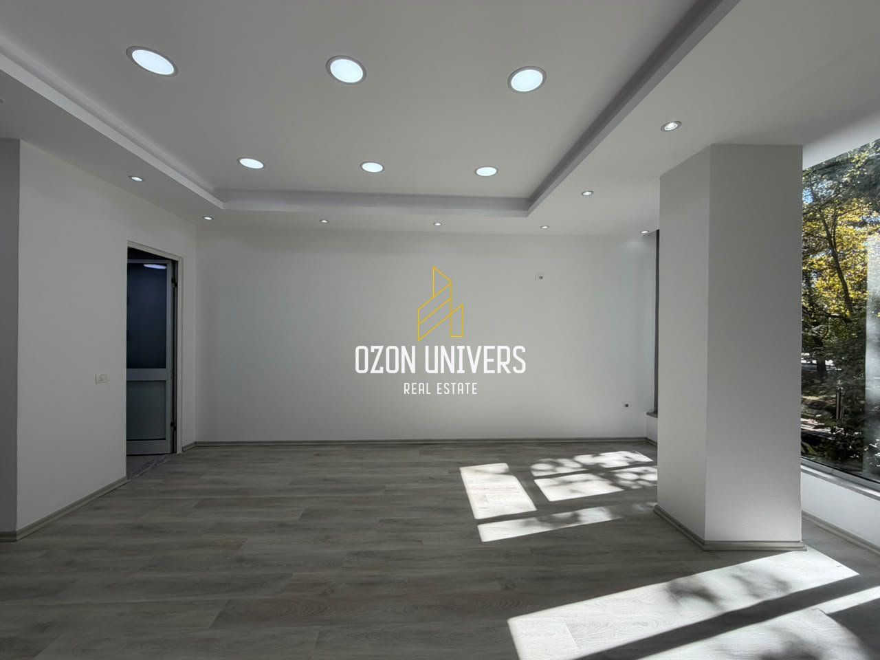 Business premises for rent at the former Exhibition!
