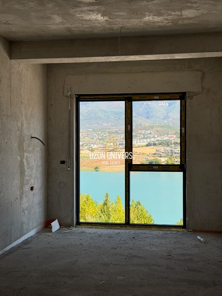 Villa con piscina in vendita a Swan Lake Residence, Lago di Farka!
