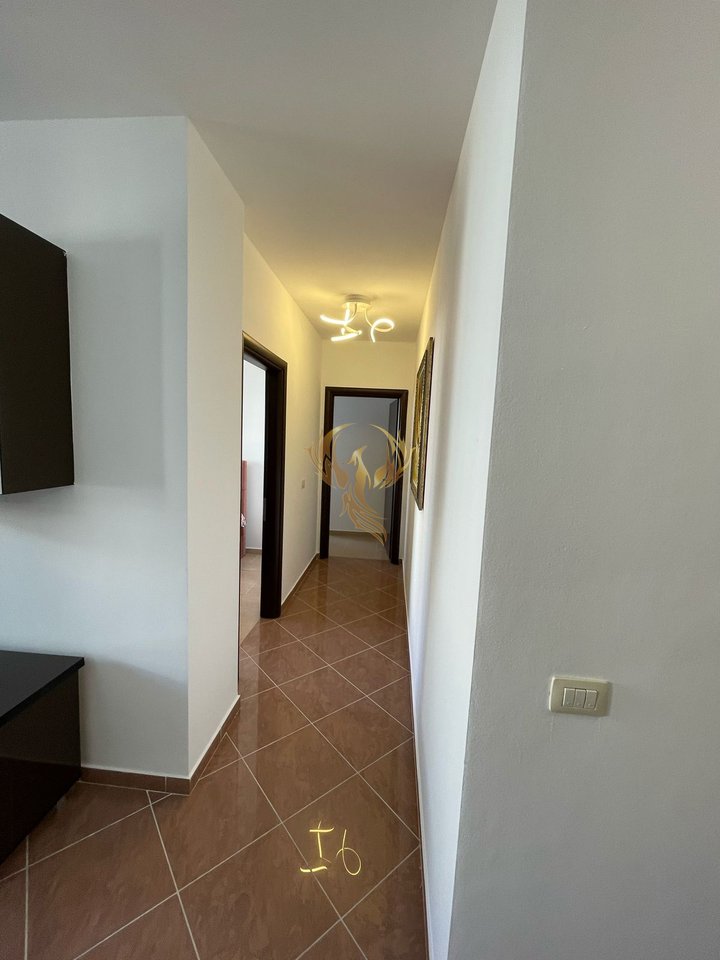 Apartment 2+1 for sale at Varri i Bamit, Porcelan.