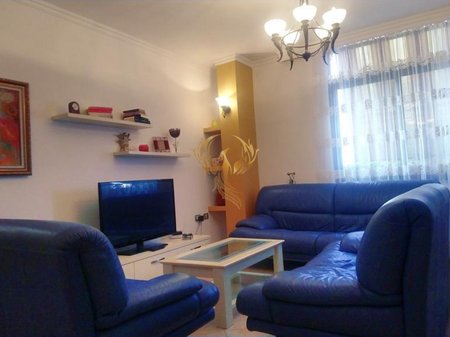 Jepet me qira apartament 2+1 ne Qender