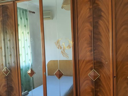 Jepet me qera apartament 1+1 tek Rruga Bardhyl.