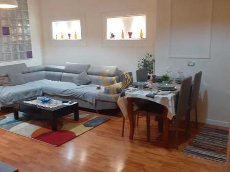 Jepet me qera apartament 1+1 perballe Fakultetit Juridik
